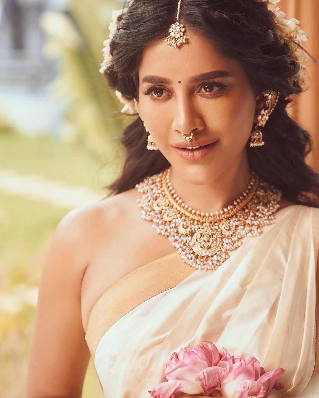 GZlxKvrXYAkpTqk?format=jpg&name=large