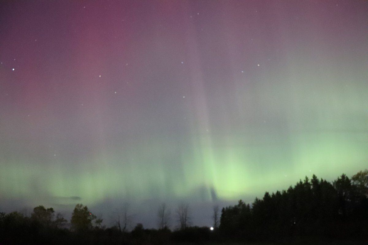 Kay_Tahk's tweet photo. #AuroraBorealis #Ontario https://t.co/6ttVSA9emw