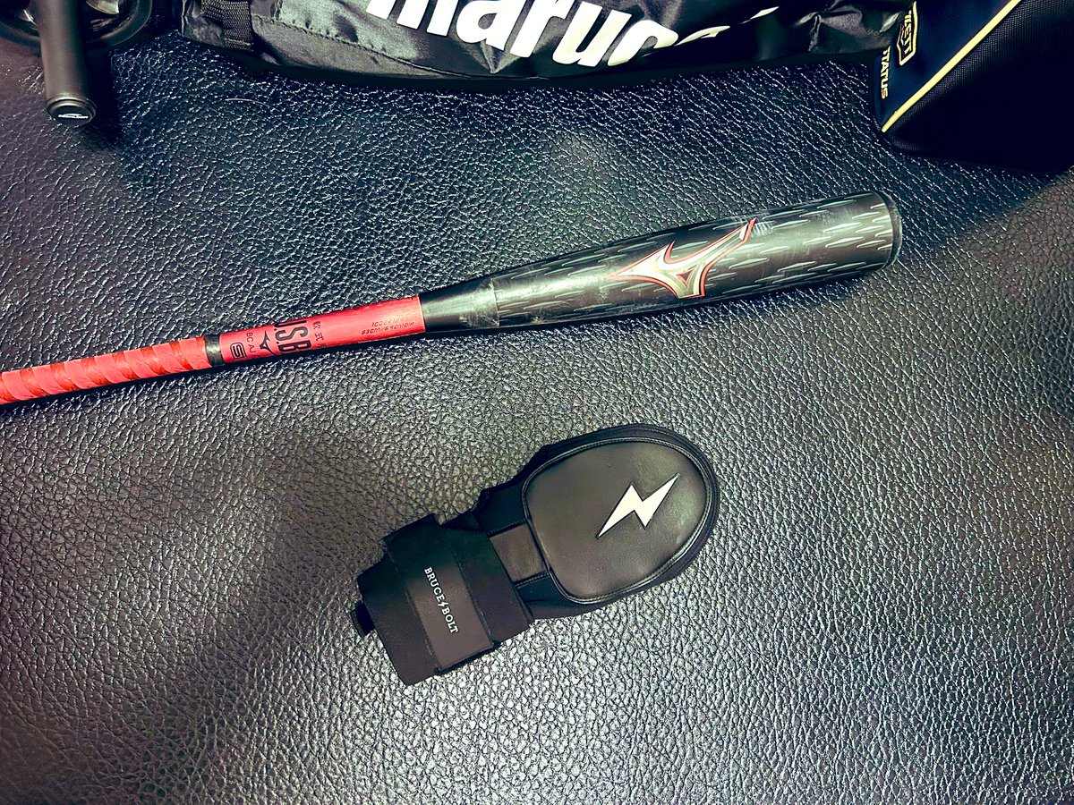 打率低迷により、断捨離します！
自分より上手く使ってけれる方が多いと思うので、レガシーメタルミドル使いたい方、ぜひご連絡ください。
ブルースボルト、スライディングミットも希望の方いればお声がけください。

#レガシーメタルミドル
#レガシー
#ブルースボルト