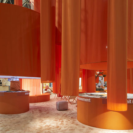 #OrangeForest ha sido uno de los platos fuertes en <a href="/habitatvalencia/">FeriaHábitatValència</a>  <a href="/Textilhogar_HTP/">Textilhogar | HOME TEXTILES PREMIUM</a>. La instalación experimental de <a href="/SigfridoSerra/">Sigfrido S Serra S</a>  con <a href="/interioresmag/">Revista Interiores</a> , recreaba la tradición valenciana con una nueva perspectiva contemporánea.