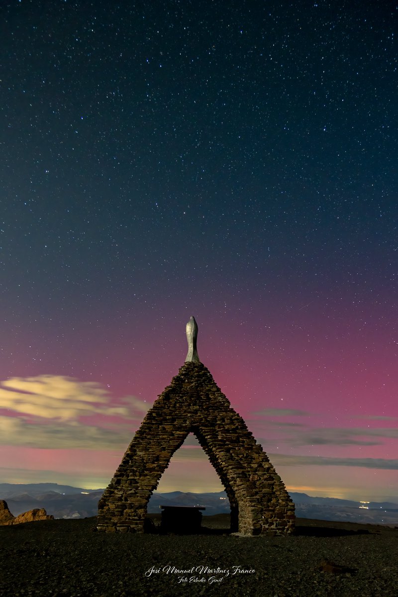 JoseBlackcloud's tweet image. La Virgen de las Nieves contemplando la belleza de la Aurora Boreal. Sierra Nevada, Granada.
#AuroraBoreal #auroraborealespaña #northernlights