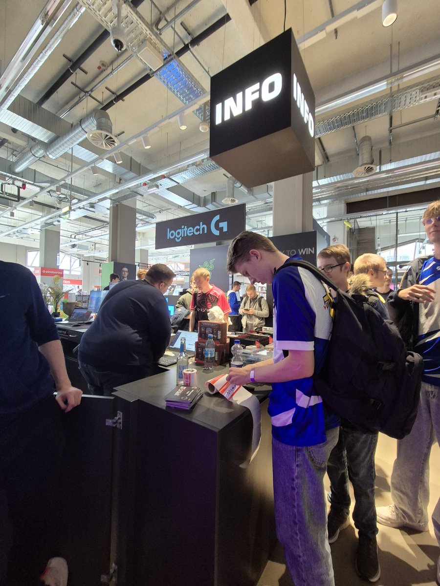 Ninadore tweet media