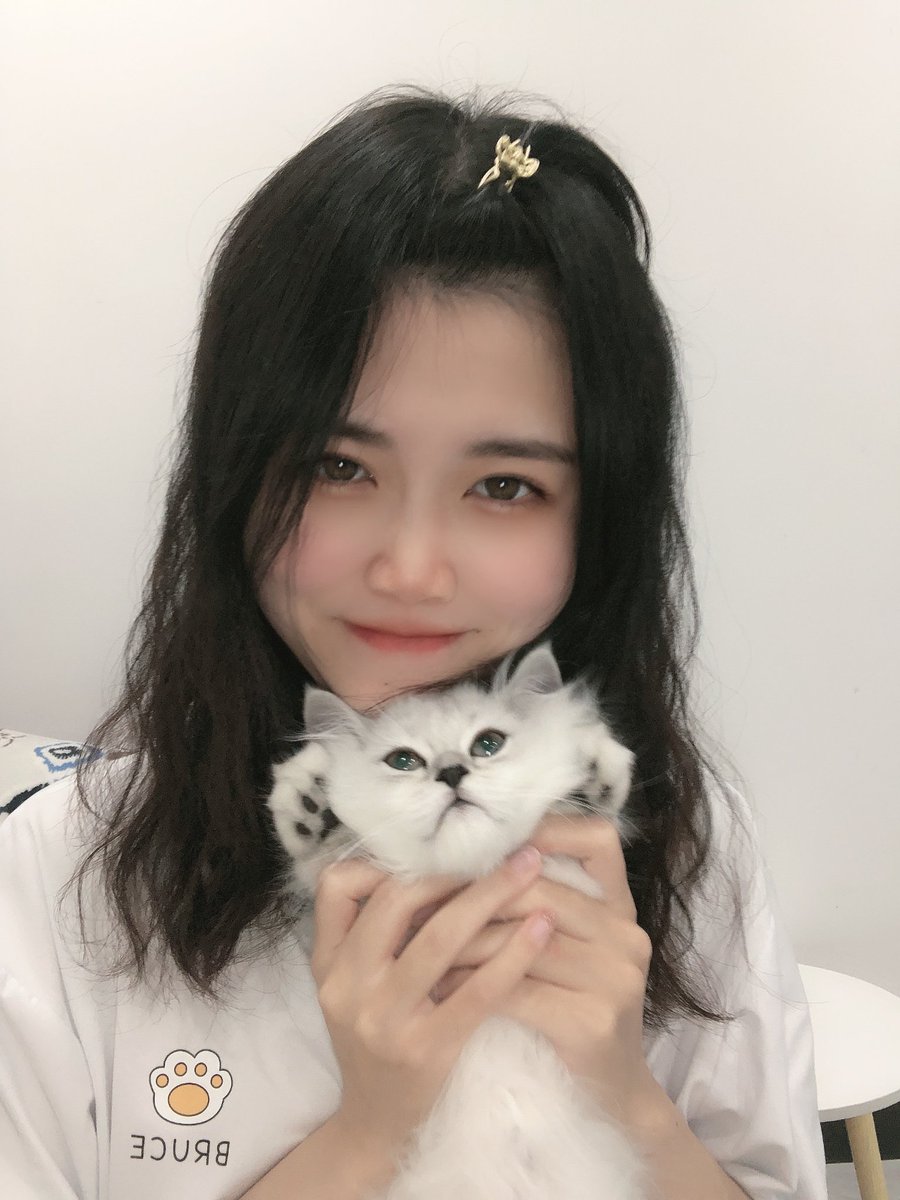 废物绿帽为了能撸，只好出卖女友赢得🦌的权利了
#绿帽 #淫妻 #奶子 #女友 #母狗 #羞辱 #情侣 #夫妻 #老婆 #绿奴 #反差婊 #3p #原创 #露脸 #曝光 #骚逼 #母狗 #出卖 #绿帽骰子 #骰子游戏