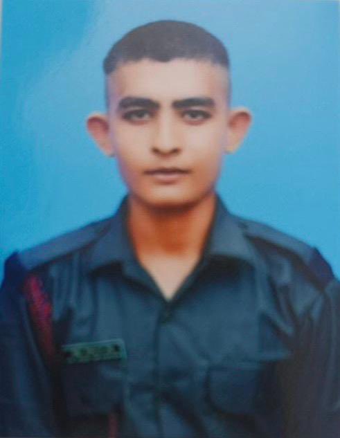 IaSouthern's tweet image. Lt Gen Dhiraj Seth, Army Commander, along with all ranks of #SouthernCommand, express deep sorrow over the tragic loss of Agniveers, Gunner Gohil Vishvarajsinh and Gunner Saikat from the Artillery Centre, #Hyderabad, during a field firing exercise at the #Devlali Field Firing…