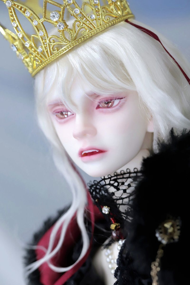 DOLKSTATION's tweet photo. 【DOLK×SWITCH】👑世界10体限定👑

SOSEO:Holy Ver.がアーティスト荒浍氏とのコラボで新登場！

➡https://t.co/wyCYa9JYKd

荒浍氏にしか表現できない白皙の美貌を携えた限定のSOSEO Holy Ver.。SWITCHの造形師みずから仕上げる、歯パーツ2種が付属する豪華セットです。

どうぞお見逃しなく。 https://t.co/J2qK3ZiEO1