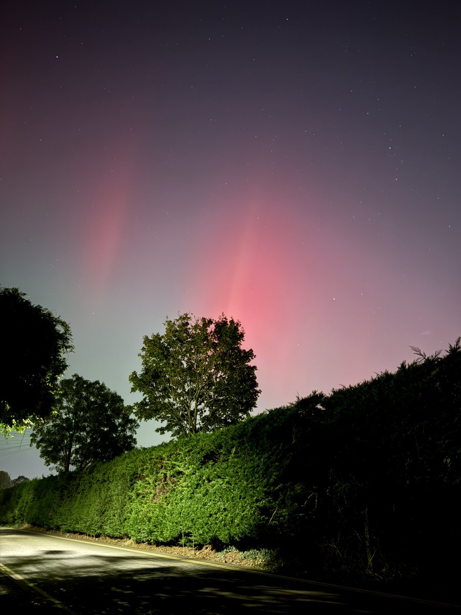 Tommy_SAA's tweet photo. Aurora Borealis last night from Uxbridge. #aurora https://t.co/KPhryeFbso