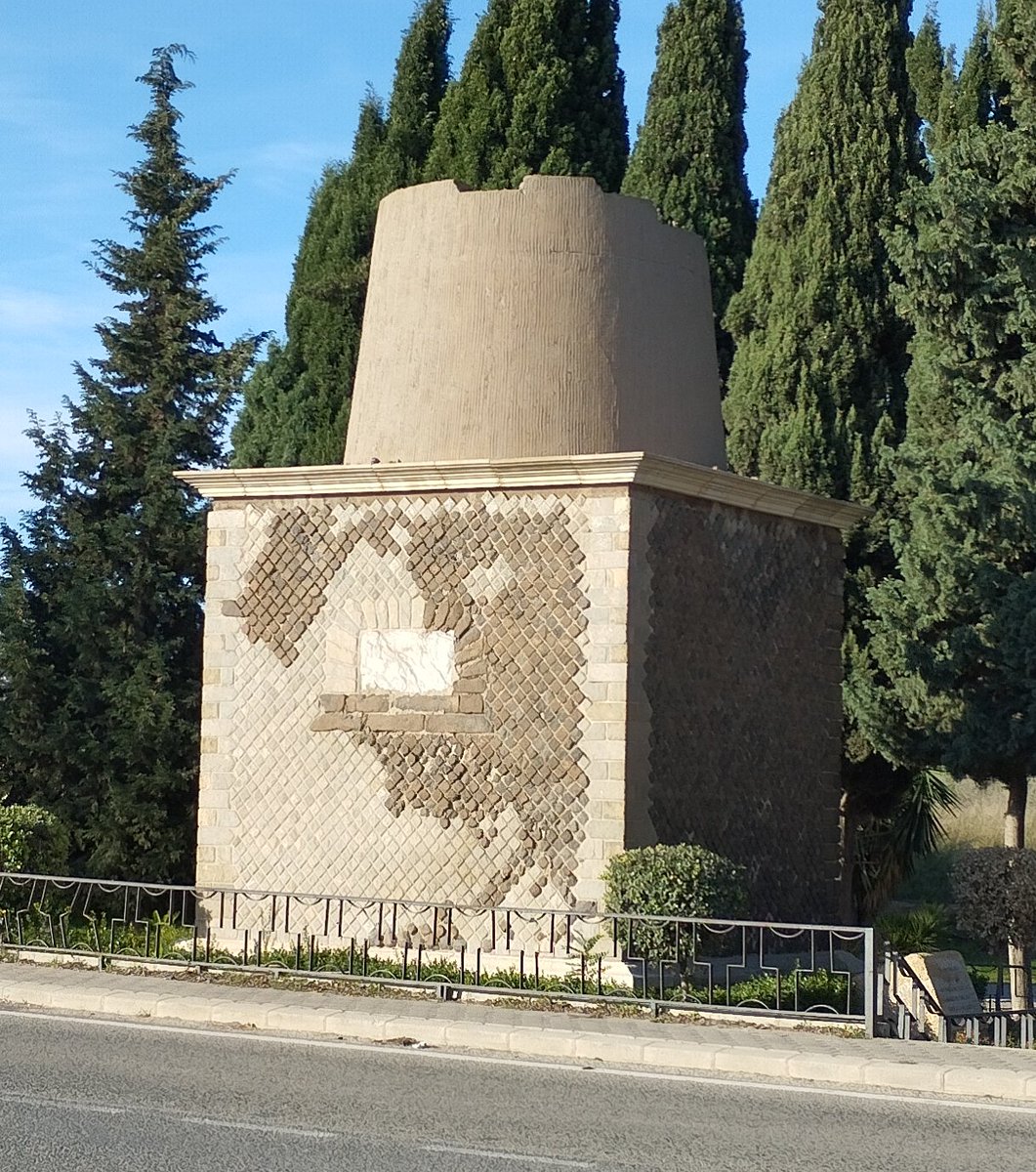Indiketes_CYR's tweet photo. El Pte de Federación y la edil de Festejos, Martínez Sotomayor, se comprometieron a que el monumento de Torreciega y su entorno estén en buenas condiciones todo el año. 
Hagan una plaza, aunque sea modesta, y nómbrenla "Gerardo González", nadie merece más ese trocito de Cartagena https://t.co/fFMFNHwmlK