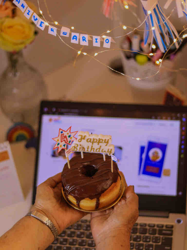 MultiCuba's tweet photo. ¡Es hoy! ¡Es hoy! ¡Es hoy!🤩🤩🤩

Multicuban@ levanta tu copita de vino, saca tu Cubalibre, tu cervecita bien fría o tu café recién colado porque hoy brindamos juntos🥂
Es nuestro 4to cumpleaños y este artículo va dedicado a nuestra razón de ser: TÚ❤️
📍https://t.co/eyvrAIlXVT https://t.co/gIcgypmfbo