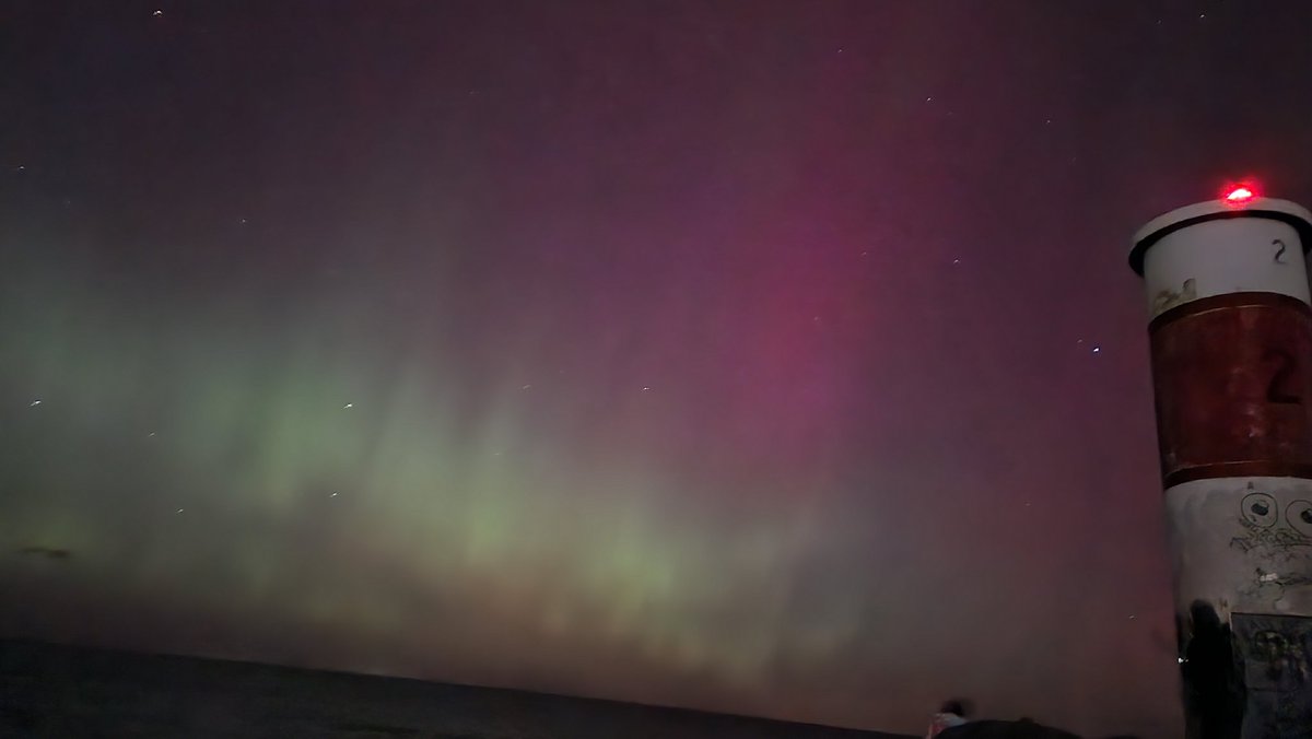 sfj8888's tweet photo. Some pics of the Northern Lights from the Irondequoit Bay pier late Thursday night @IrondequoitBay #ROC https://t.co/uO2jV7KUPv