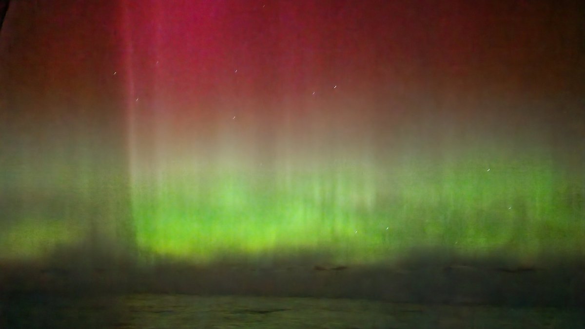 sfj8888's tweet photo. Some pics of the Northern Lights from the Irondequoit Bay pier late Thursday night @IrondequoitBay #ROC https://t.co/uO2jV7KUPv