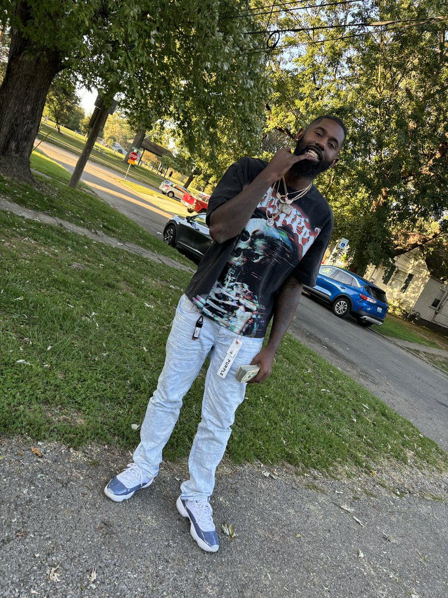 TheeJoshStroud's tweet photo. 32 be good to me 💙🤞🏾 https://t.co/Z2N0LwY506
