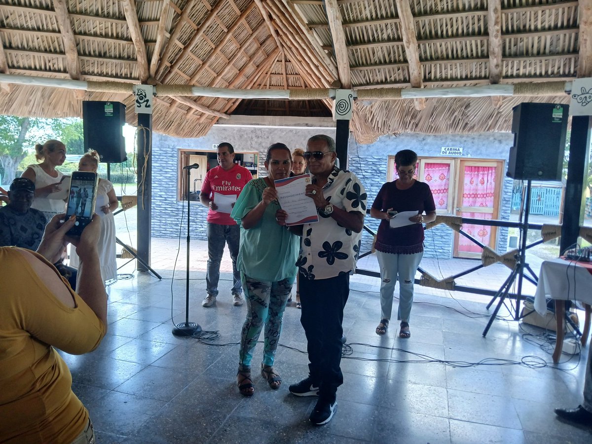 ReyesAna73's tweet photo. #Majibacoa acto municipal por el 40 Aniversario de la Casa de la Cultura Eusebio Valera , felicidades para todos sus fundadores #PorLasTunasLaVictoria https://t.co/uUr1XsWFS6