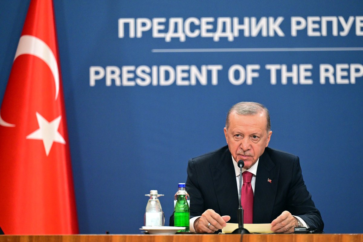 Akparti's tweet photo. Cumhurbaşkanımız Recep Tayyip Erdoğan, Sırbistan Cumhurbaşkanı Aleksandar Vucic ile imza töreninin ardından ortak basın toplantısı düzenledi. https://t.co/9NENio7sk1