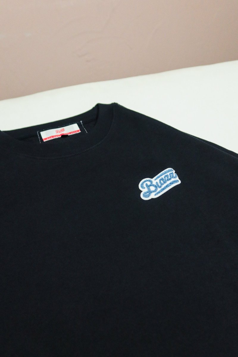 blazzworks's tweet image. MOCO LOGO SWEAT SHIRT 24'AW [NAVY] 新作sat 9am-
blazz.jp/items/92880382