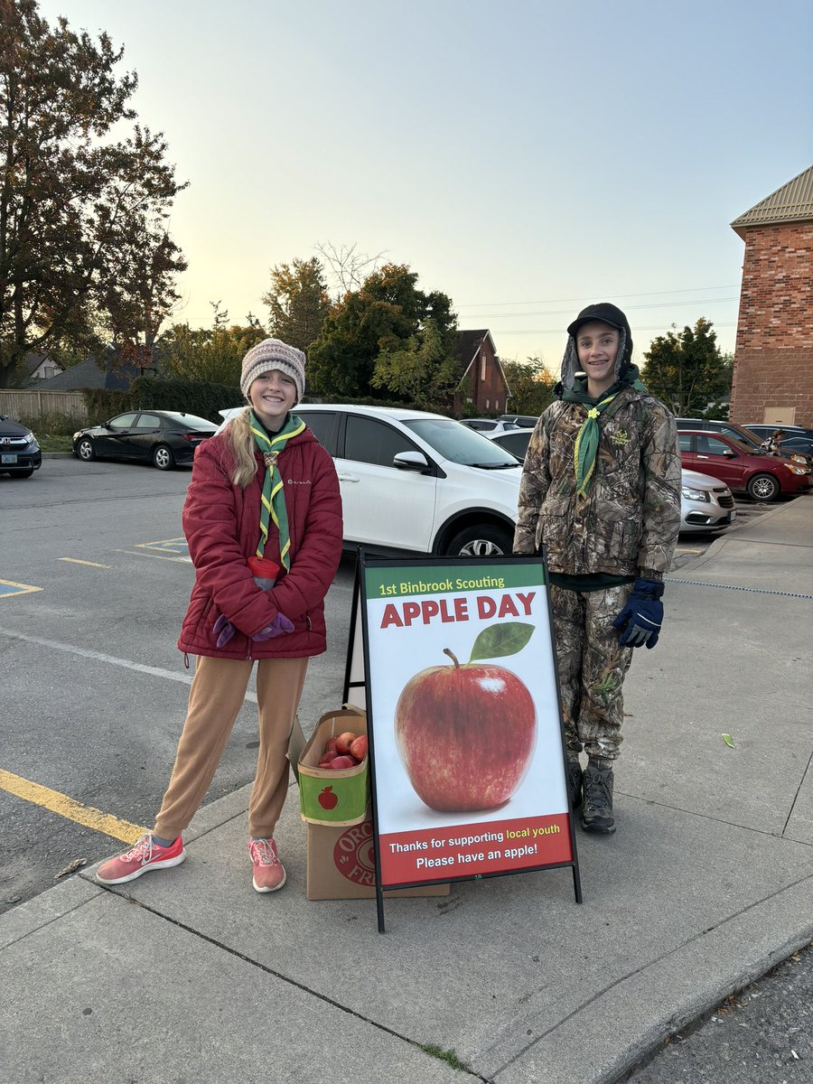 sminkleblanc's tweet photo. In 1932 in Saint John, N.B., 21,000 apples were handed out as a way for Scouting to say thank you. As a result, donations were made to Scouts in return. Now in October, Scouts have appled the community to raise funds for their programs.
@1stBinbrkScoutn @scouts https://t.co/tuEb1XtwP5