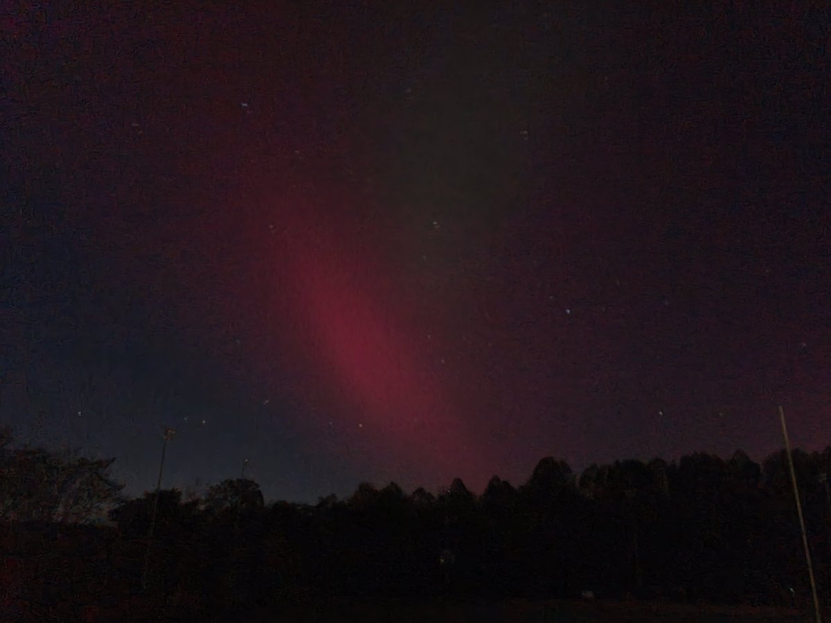 ClimateSchmidt's tweet photo. My camera isn't optimal for this, but the auroras were there nonetheless. https://t.co/kfW2dBfQjJ