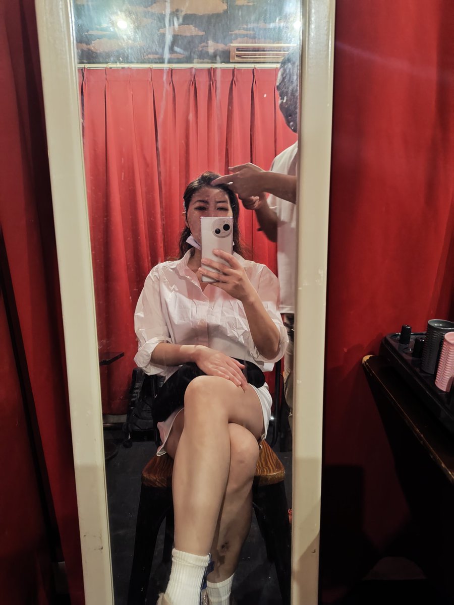 さなえナイト、オープンしました！
盛り髪ブースにて、私は早速セットしてもらってます(*´ω｀*)
皆様も是非ヘアセットやっていってね〜。巻き髪セット500円なんて破格💕