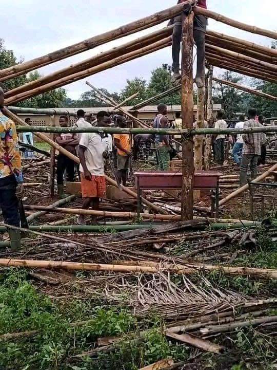 DelphineSankara's tweet image. 🔴CIV🇨🇮/#Abeanou (département de #Bocanda, Les parents d'élèves après plusieurs appels à l'aide ont pris l'initiative de bâtir des salles de classes pour leurs enfants...

@Abidjanpost225, @Ivoirowsky l'économiste de Gondwana fait de l'embellissement et non le développement !