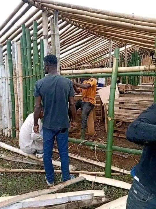 DelphineSankara's tweet image. 🔴CIV🇨🇮/#Abeanou (département de #Bocanda, Les parents d'élèves après plusieurs appels à l'aide ont pris l'initiative de bâtir des salles de classes pour leurs enfants...

@Abidjanpost225, @Ivoirowsky l'économiste de Gondwana fait de l'embellissement et non le développement !