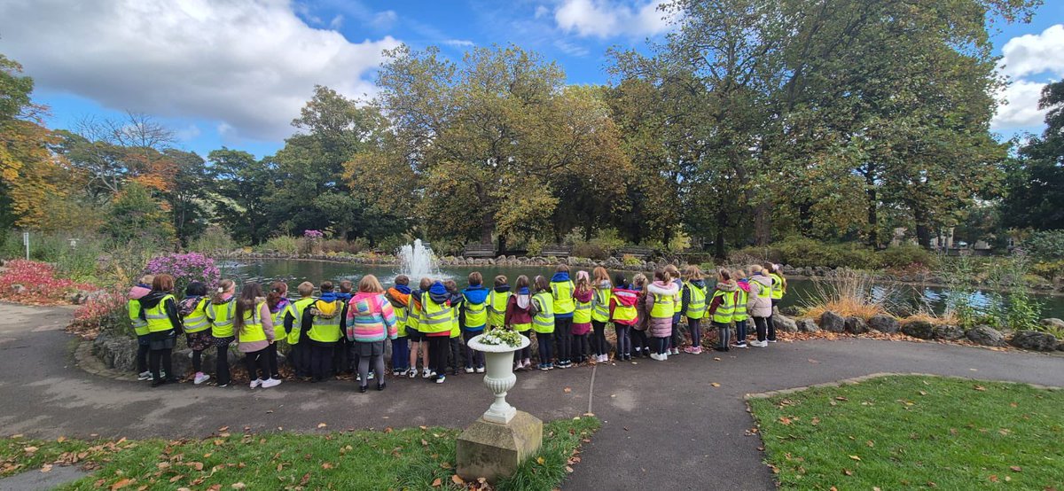 HardenPrimary's tweet photo. Exploring Cliffe Castle and learning lots about the Stone Age. https://t.co/BXTzDFvU7x