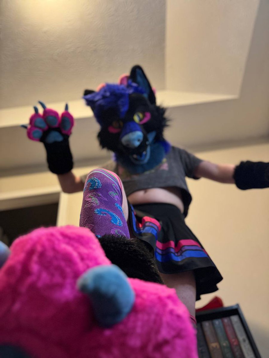 Hide your gold and hide your men. There’s a new dragon in town! #FursuitFriday 

🧵: <a href="/BlueHarborC/">Blue Harbor 🌊⚓️</a>