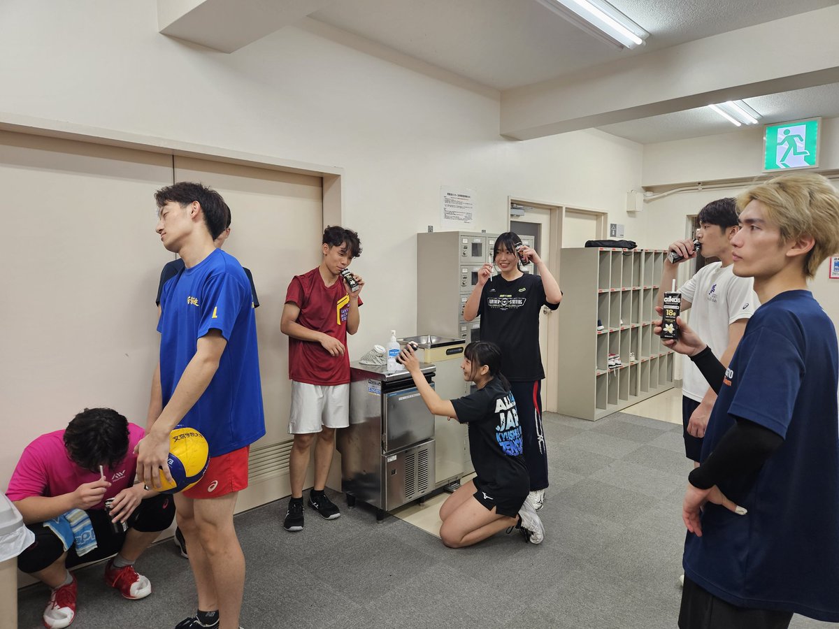 ygankichi's tweet photo. 知り合いから伝でオイコスドリンクを頂きました⤴️これを飲んで男女とも秋季リーグの昇格目指して頑張ろう💪
#BGU男女バレーボール部
#PR+#オイコスプロテインドリンク
#OIKOSProtetein https://t.co/3OKLXvJEov