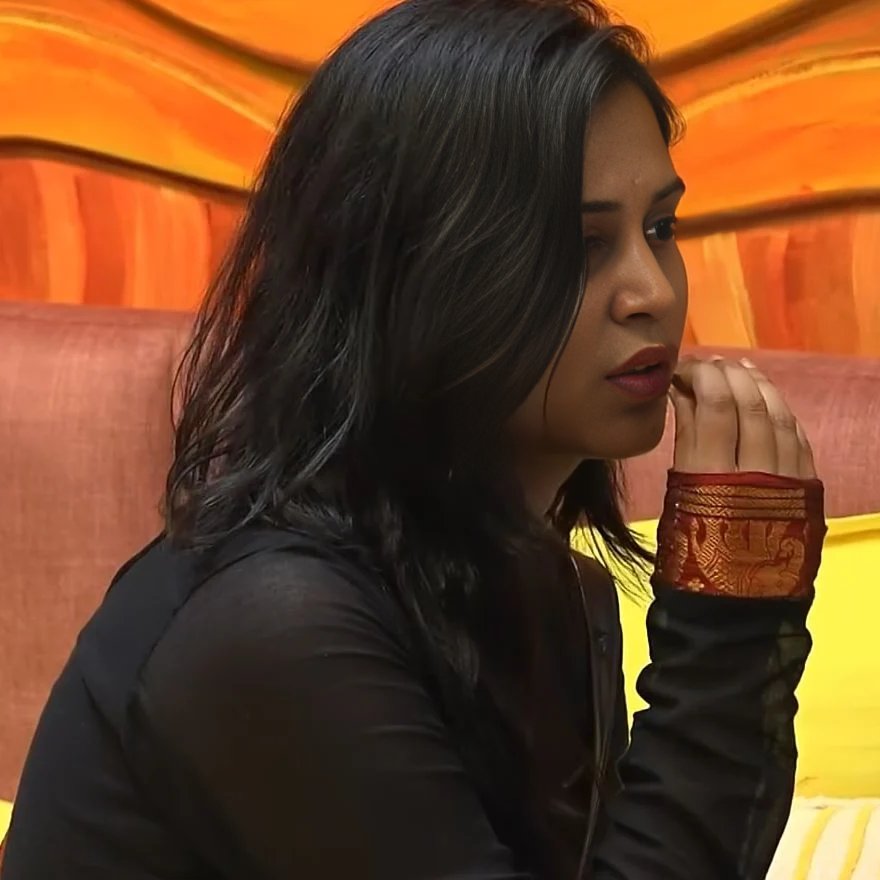 MassMayanti's tweet photo. "Beauty is only skin deep, but a good Friday evening can make you feel beautiful all the way to your soul."
Happy friday evening all :)
#Biggbosstelugu8 #Yashmi π€π€
