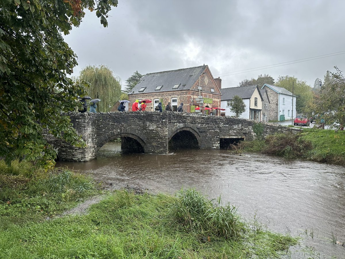 ENortonHistory's tweet photo. Clun Bridge in Shropshire, a stone packhorse bridge which dates to 1450 and still carries the A488, something that causes traffic issues… #clunbridge #clun #medieval #medievalbridge https://t.co/xCajTBg8JT