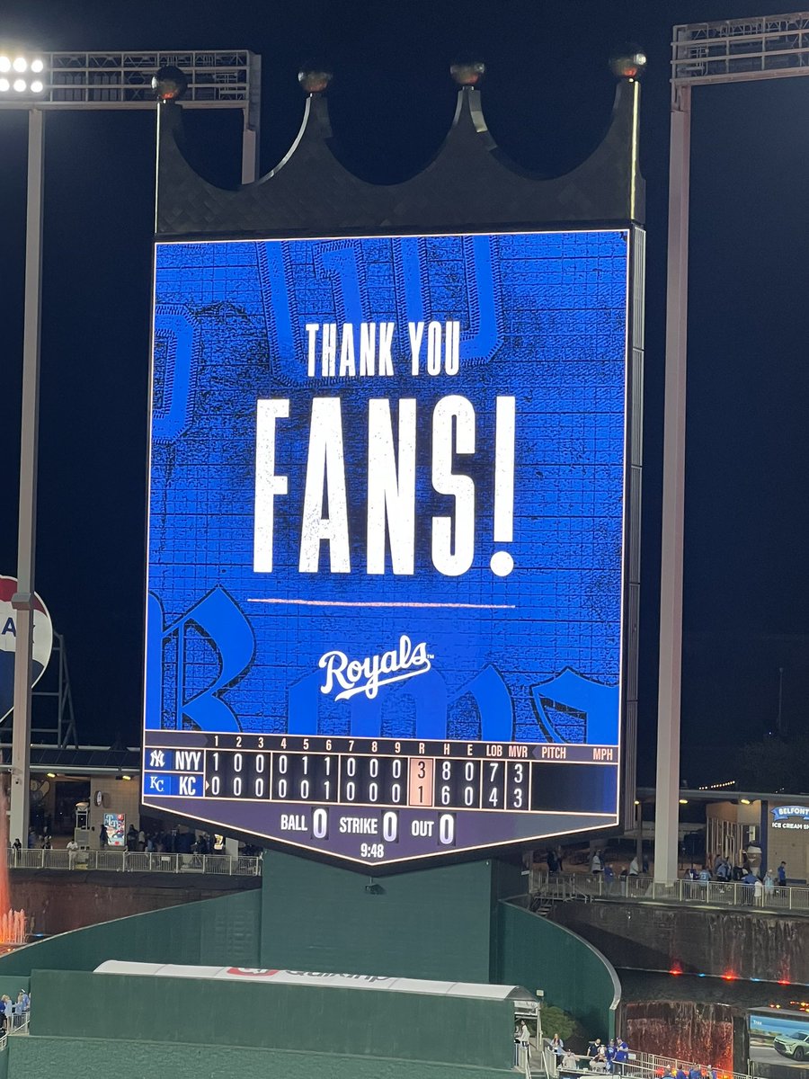 So thankful to have had the opportunity to be at this game, which was my first Yankees postseason game to attend!

Fun night! Great company! Beautiful weather!

And…

Ballgame over! ALDS over! Yankees win! THE-EEE-EEE YANKEES WIN!

⚾️👍🏼