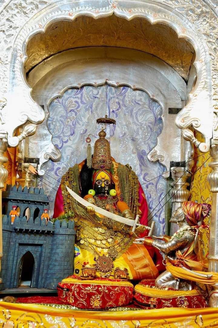 मां तुळजाभवानी, तुलजापूर, महाराष्ट्र

घेऊनी हाती तू तलवार
कर स्थापना तू धर्मराज्याची,
घेऊन हाती तू तलवार
करी विस्तार तू हिंदू स्वराज्याचा