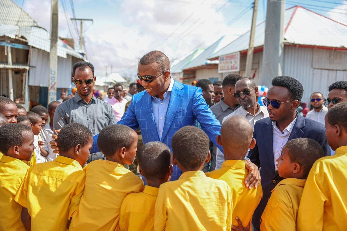 sntvnews1's tweet photo. On Friday, Prime Minister @HamzaAbdiBarre inaugurated a newly constructed road in #Mogadishu’s #Garasbaley neighborhood and also laid the foundation stone for the construction of a new road in #Howlwadag district. https://t.co/o90hmZKTPg
