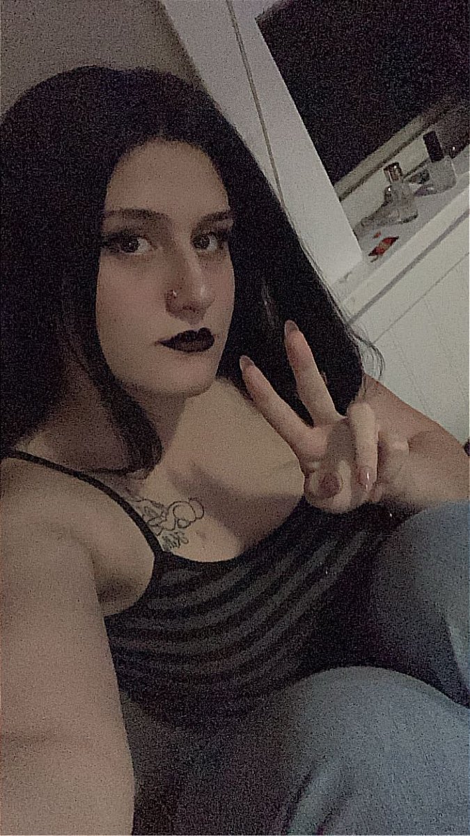 MarsTheGoddesss's tweet photo. late night social media dump, here you go losers https://t.co/3EJJoairDA