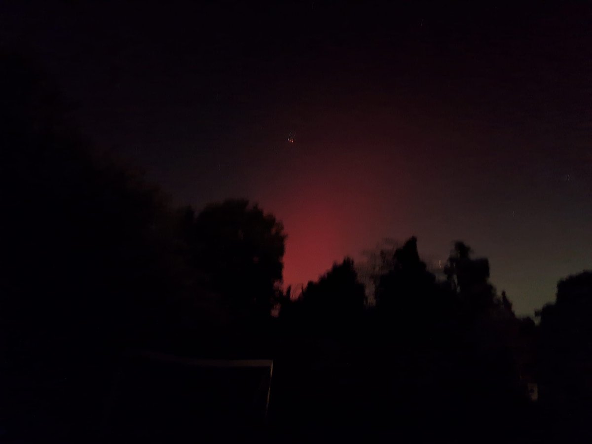 edenbridgeastro's tweet photo. Some images of last night's aurora taken by our members and friends.
Incredible! Twice in six months! Could even see the colours with the naked eye at times. https://t.co/beQTTeIIlG