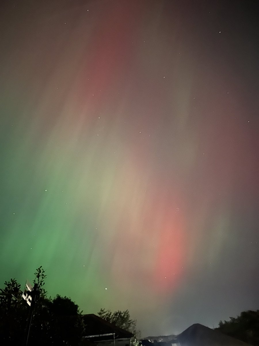 MussTrail's tweet photo. What a show last night. #Auroraborealis #Musselburgh #EastLothian https://t.co/ulfU7Hpc2T