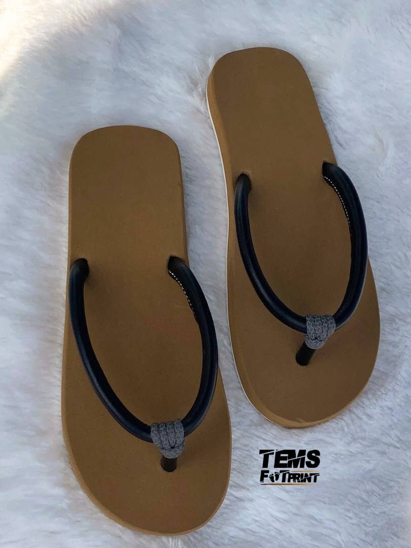 temsfootprint's tweet photo. 🎉 TGIF from TemsFootprint! 🎉
We've completed the final pairs for the week, and it's been a whirlwind of crafting, stitching, and polishing! 👟
Time to kick back and celebrate a productive week! 🍻👣
#TemsFootprint #TGIF
P.S.: What kind of shoes are you rocking this weekend? https://t.co/JiT03Meo8e