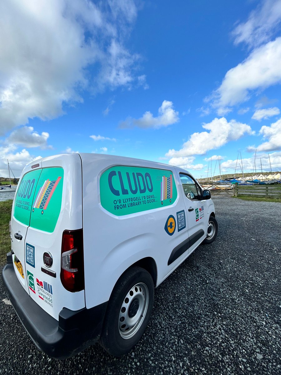 LlyfrGwyneddLib's tweet image. Mae ein holl gerbydau cludo i gyd yn faniau trydan, fel rhan o gynllun @CyngorGwynedd
i fod yn gyngor carbon sero net ac ecolegol gadarnhaol erbyn 2030.

#WythnosLlyfrgelloeddGwyrdd #GreenLibrariesWeek