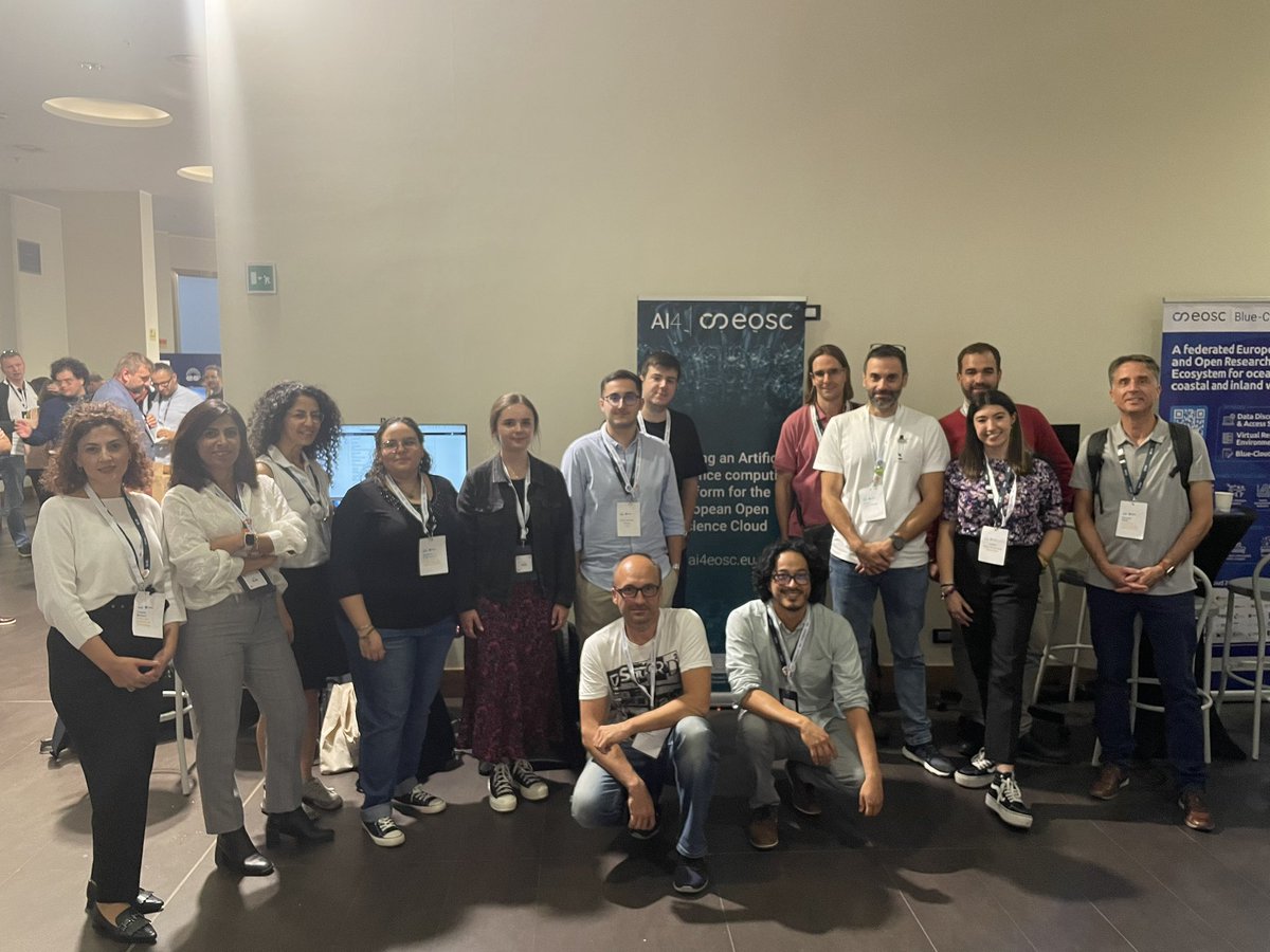 🗞️ You can check the press release regarding the AI4EOSC participation at the #EGI2024 conference last week:

ai4eosc.eu/2024/10/11/ai4…

📸 Family photo: (not all) AI4EOSC team at EGI2024