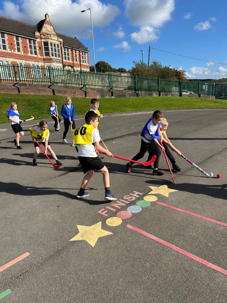 🏑 On Monday, Y5/6 had an amazing P.E. lesson! They have been refining their sending and receiving skills and trying to properly ‘dribble’ the ball to gain control before shooting!

Read the full story here 👉 buff.ly/481QfJo