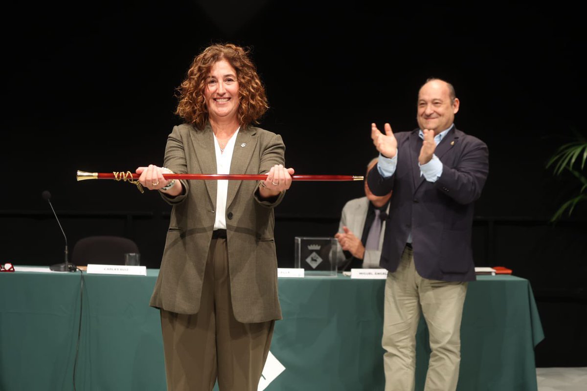 Ahir vam acomiadar <a href="/carlosruiztwitt/">Carles Ruiz Novella /❤️</a>, Alcalde de #Viladecans els darrers 19 anys, i que ara serà el President de <a href="/FGC/">FGC</a>
Per primera vegada en la història de la ciutat Viladecans tindrà una Alcaldessa, es tracta de la fins ara Regidora Olga Morales.
Molta sort i encerts a tots dos!