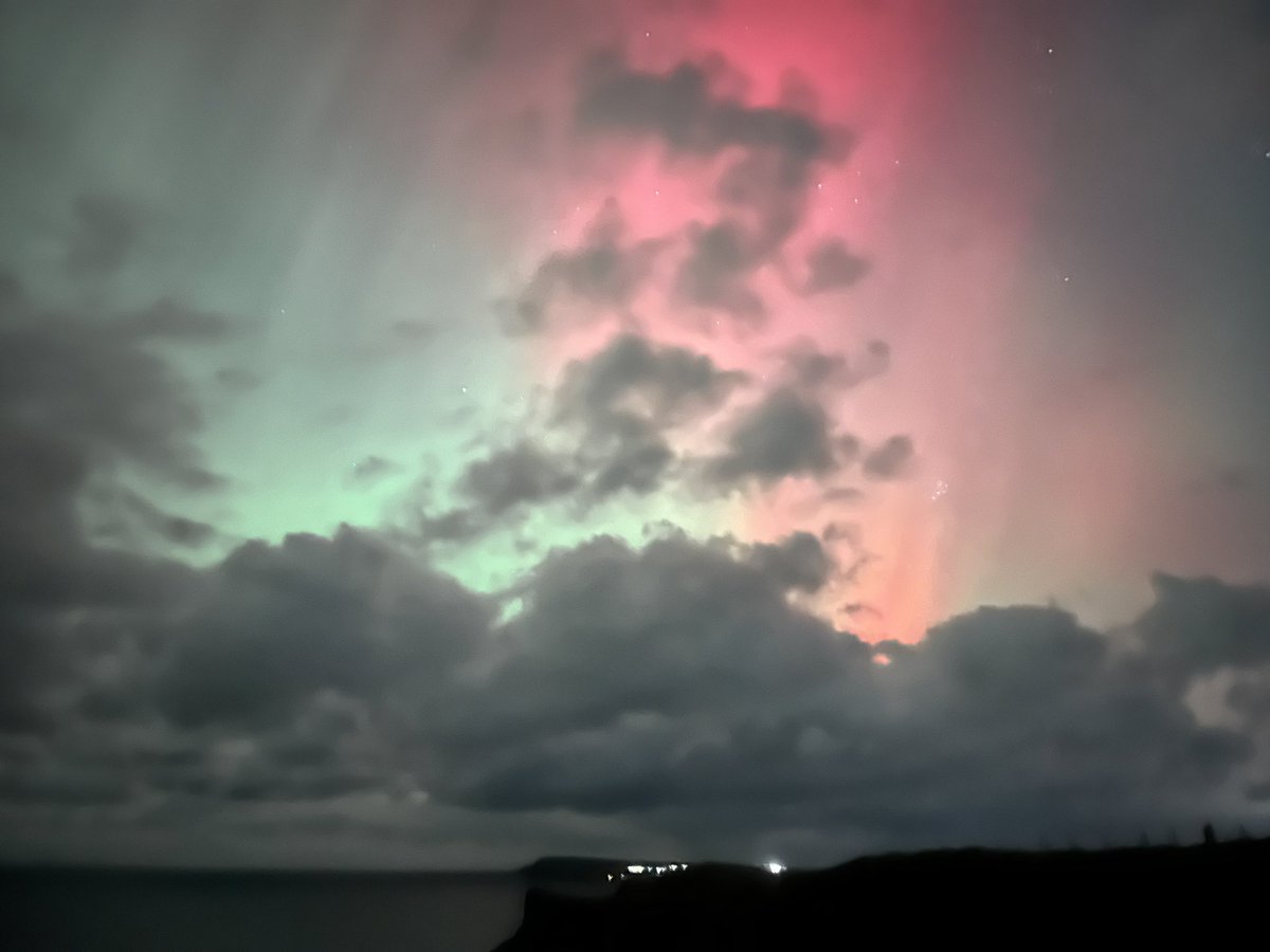 BecciJennings's tweet photo. A first for me last night seeing the Northern Lights at last #amazingskies #nofilter #Auroraborealis #stunning https://t.co/p84nzxvmlX