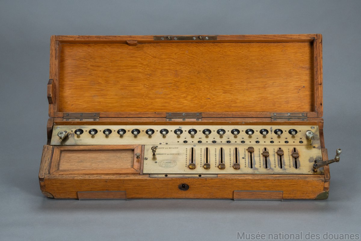 Les premières statistiques sur le commerce de la France apparaissent au XVIIIe siècle. Elles sont éditées dans des tableaux décennaux à partir de 1825.
L’établissement des statistiques est facilité en 1850 par l’arithmomètre, première machine à calculer produite en série.