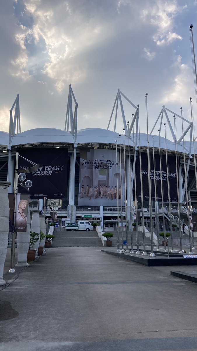 SEVENTEEN RIGHT HERE WORLD TOUR
(IN) GOYANG