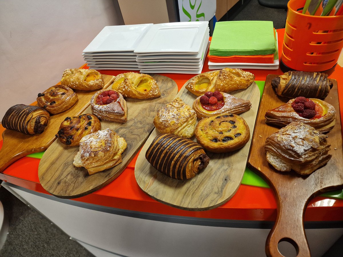 No better way to start a Friday morning workshop than with some breakfast refreshments...definitely a #feelgood kind of day!
#meetingsolihull #feelgood #solforsuccess
