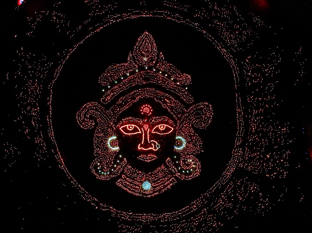 Maha Durga, Adiyogi figures made using 1000s of lamps at Garba grounds; 150 drones fly over Navlakhi Ground in Vadodara