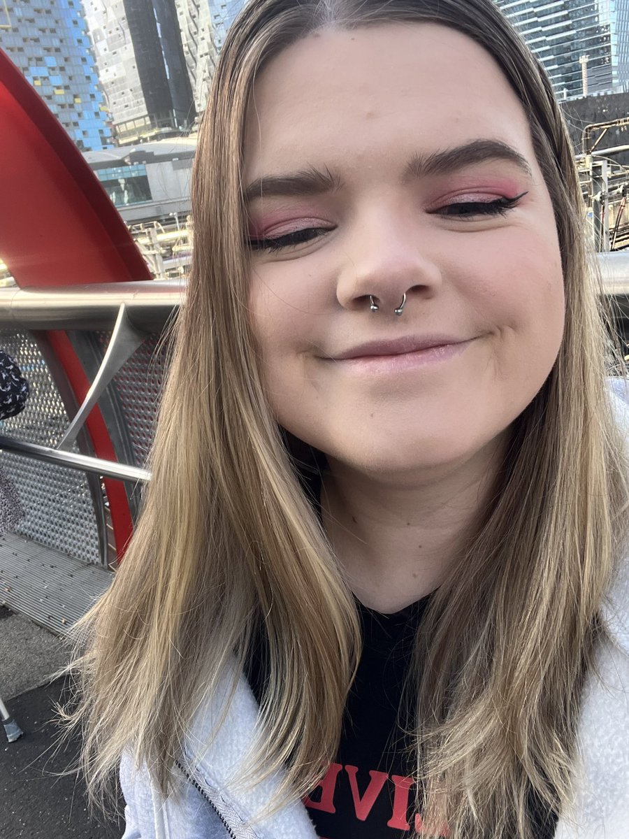 Ellieusive's tweet photo. Day one of PAX done! 🫶🏻 
Can’t wait to see more of you tomorrow and Sunday! 
Please feel free to come say hi to me I can be an anxious little bean but would love to meet you! 💕 https://t.co/EBCCa2nUvL