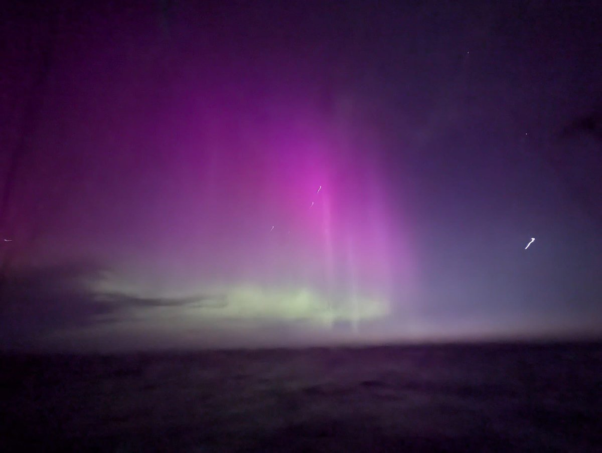 We had a treat tonight with spectacular views of the aurora australis about 100km from the Bounties!