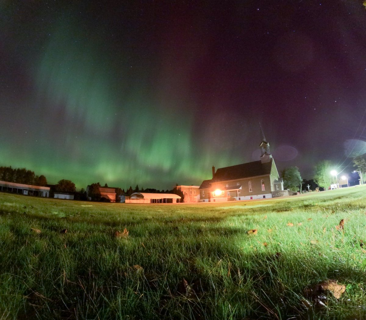 #Aurora still going strong! Took this before heading south to another spot.  The camera is chugging away at another time lapse. #shareyourweather
