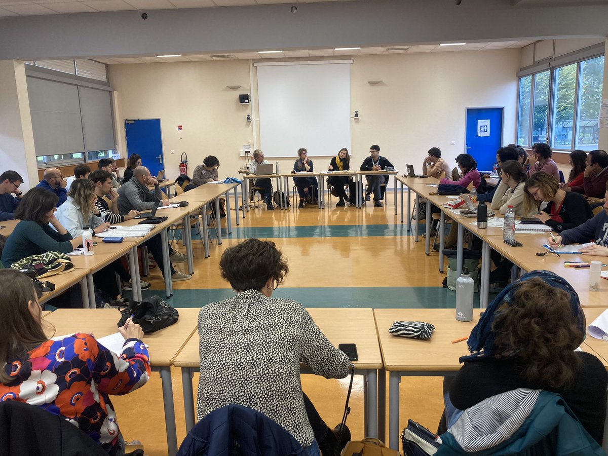 Ce matin “invisibles dans la ville” table ronde du <a href="/HGSnesFSU/">Groupe Histoire-Géo du SnesFSU</a> du <a href="/SNESFSU/">SNES-FSU</a> animée par <a href="/C_Cailleaux/">C. Cailleaux</a>