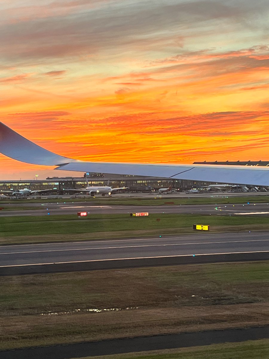 Taxi to RW05.