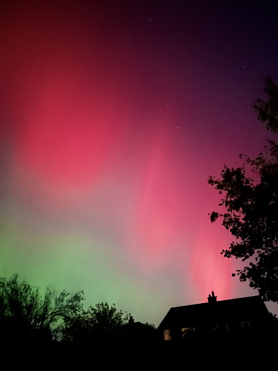 The Northern Lights put on a beautiful show for us last night over Wigan &amp; Leigh! ✨

Did you catch them? Show us your snaps 📸